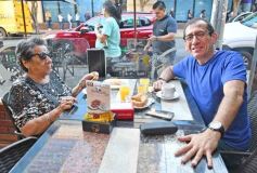 Foto de la galería: Con las recorridas, hay folklore y mucho más de la gente amiga en la ciudad