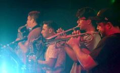 Foto de la galería: Dale Que Brass puso el show y abrió el encuentro en el Galpón de La Murga de la Estación