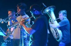 Foto de la galería: Dale Que Brass puso el show y abrió el encuentro en el Galpón de La Murga de la Estación