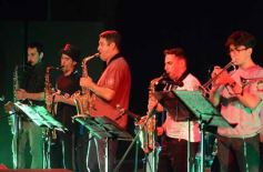 Foto de la galería: Dale Que Brass puso el show y abrió el encuentro en el Galpón de La Murga de la Estación