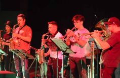 Foto de la galería: Dale Que Brass puso el show y abrió el encuentro en el Galpón de La Murga de la Estación