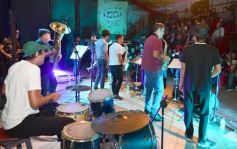 Foto de la galería: Dale Que Brass puso el show y abrió el encuentro en el Galpón de La Murga de la Estación