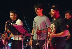 Foto de la galería: Dale Que Brass puso el show y abrió el encuentro en el Galpón de La Murga de la Estación