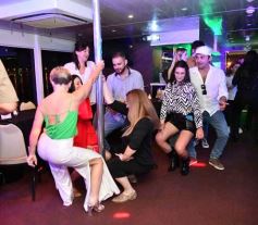 Foto de la galería: Con el Paraná de fondo: el Catamarán fue el lugar elegido para una noche de cumple y celebración