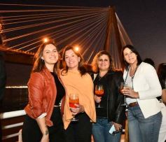 Foto de la galería: Con el Paraná de fondo: el Catamarán fue el lugar elegido para una noche de cumple y celebración