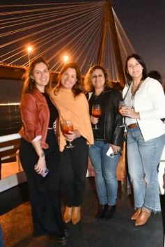 Foto de la galería: Con el Paraná de fondo: el Catamarán fue el lugar elegido para una noche de cumple y celebración