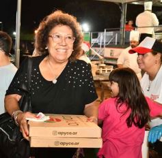 Foto de la galería: 5000 pizzas solidarias pusieron el marco para ayudar, compartir y celebrar en la ciudad capital