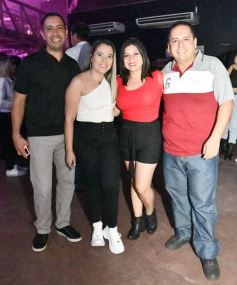 Foto de la galería: Con la pista prendida, los noventosos tuvieron otra noche de fiesta en la ciudad capital