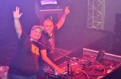 Foto de la galería: Con la pista prendida, los noventosos tuvieron otra noche de fiesta en la ciudad capital