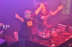 Foto de la galería: Con la pista prendida, los noventosos tuvieron otra noche de fiesta en la ciudad capital