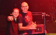 Foto de la galería: Con la pista prendida, los noventosos tuvieron otra noche de fiesta en la ciudad capital