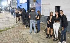 Foto de la galería: Con la pista prendida, los noventosos tuvieron otra noche de fiesta en la ciudad capital