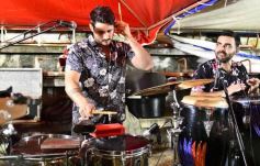 Foto de la galería: Guaraní y Crucero coparon la cancha con un clásico solidario en Villa Sarita