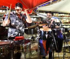 Foto de la galería: Guaraní y Crucero coparon la cancha con un clásico solidario en Villa Sarita