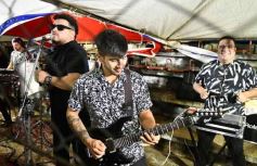 Foto de la galería: Guaraní y Crucero coparon la cancha con un clásico solidario en Villa Sarita