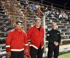 Foto de la galería: Guaraní y Crucero coparon la cancha con un clásico solidario en Villa Sarita