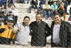 Foto de la galería: Guaraní y Crucero coparon la cancha con un clásico solidario en Villa Sarita