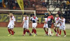 Foto de la galería: Guaraní y Crucero coparon la cancha con un clásico solidario en Villa Sarita