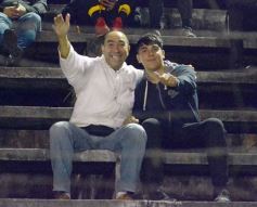 Foto de la galería: Guaraní y Crucero coparon la cancha con un clásico solidario en Villa Sarita