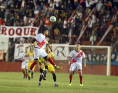 Foto de la galería: Guaraní y Crucero coparon la cancha con un clásico solidario en Villa Sarita