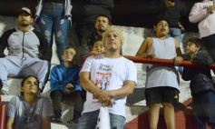 Foto de la galería: Guaraní y Crucero coparon la cancha con un clásico solidario en Villa Sarita