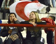 Foto de la galería: Guaraní y Crucero coparon la cancha con un clásico solidario en Villa Sarita