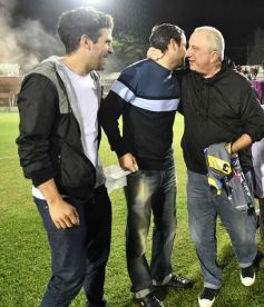 Foto de la galería: Guaraní y Crucero coparon la cancha con un clásico solidario en Villa Sarita