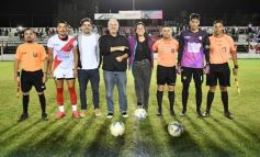 Foto de la galería: Guaraní y Crucero coparon la cancha con un clásico solidario en Villa Sarita