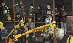 Foto de la galería: Guaraní y Crucero coparon la cancha con un clásico solidario en Villa Sarita