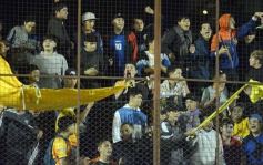 Foto de la galería: Guaraní y Crucero coparon la cancha con un clásico solidario en Villa Sarita