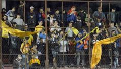 Foto de la galería: Guaraní y Crucero coparon la cancha con un clásico solidario en Villa Sarita