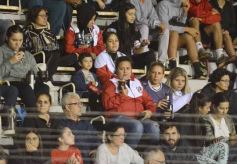 Foto de la galería: Guaraní y Crucero coparon la cancha con un clásico solidario en Villa Sarita