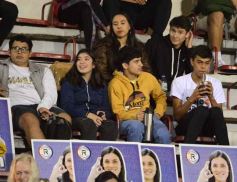 Foto de la galería: Guaraní y Crucero coparon la cancha con un clásico solidario en Villa Sarita