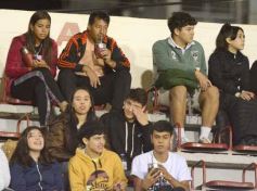 Foto de la galería: Guaraní y Crucero coparon la cancha con un clásico solidario en Villa Sarita