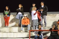 Foto de la galería: Guaraní y Crucero coparon la cancha con un clásico solidario en Villa Sarita