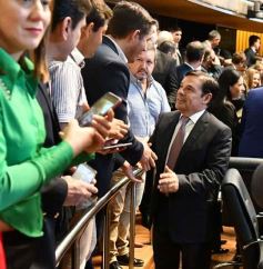 Foto de la galería: Apertura de Sesiones: otras postales que dejó el 1ero de Mayo en la Legislatura