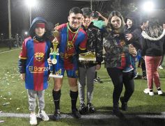 Foto de la galería: Copa Güembé: festejo azulgrana en la final del 5to Torneo de Fútbol 5 de Miguel Lanús