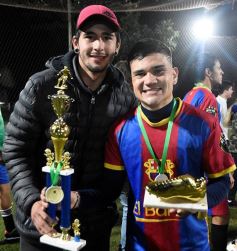 Foto de la galería: Copa Güembé: festejo azulgrana en la final del 5to Torneo de Fútbol 5 de Miguel Lanús