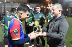 Foto de la galería: Copa Güembé: festejo azulgrana en la final del 5to Torneo de Fútbol 5 de Miguel Lanús