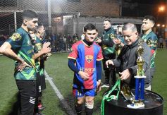 Foto de la galería: Copa Güembé: festejo azulgrana en la final del 5to Torneo de Fútbol 5 de Miguel Lanús