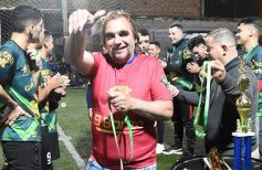 Foto de la galería: Copa Güembé: festejo azulgrana en la final del 5to Torneo de Fútbol 5 de Miguel Lanús