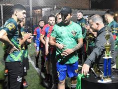 Foto de la galería: Copa Güembé: festejo azulgrana en la final del 5to Torneo de Fútbol 5 de Miguel Lanús