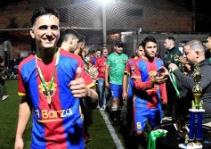 Foto de la galería: Copa Güembé: festejo azulgrana en la final del 5to Torneo de Fútbol 5 de Miguel Lanús