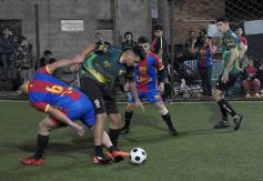 Foto de la galería: Copa Güembé: festejo azulgrana en la final del 5to Torneo de Fútbol 5 de Miguel Lanús