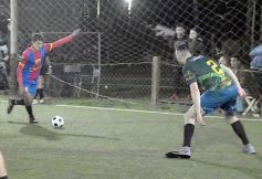 Foto de la galería: Copa Güembé: festejo azulgrana en la final del 5to Torneo de Fútbol 5 de Miguel Lanús