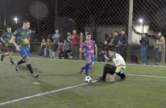 Foto de la galería: Copa Güembé: festejo azulgrana en la final del 5to Torneo de Fútbol 5 de Miguel Lanús