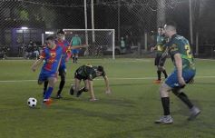 Foto de la galería: Copa Güembé: festejo azulgrana en la final del 5to Torneo de Fútbol 5 de Miguel Lanús
