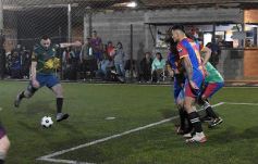 Foto de la galería: Copa Güembé: festejo azulgrana en la final del 5to Torneo de Fútbol 5 de Miguel Lanús