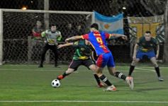 Foto de la galería: Copa Güembé: festejo azulgrana en la final del 5to Torneo de Fútbol 5 de Miguel Lanús