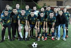 Foto de la galería: Copa Güembé: festejo azulgrana en la final del 5to Torneo de Fútbol 5 de Miguel Lanús